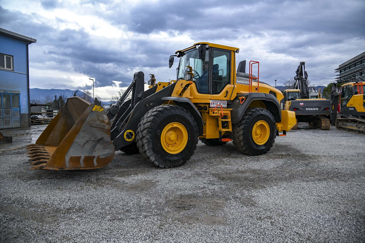 Volvo L120H - Wheel loader: picture 2 Volvo L120H - Wheel loader: picture 2