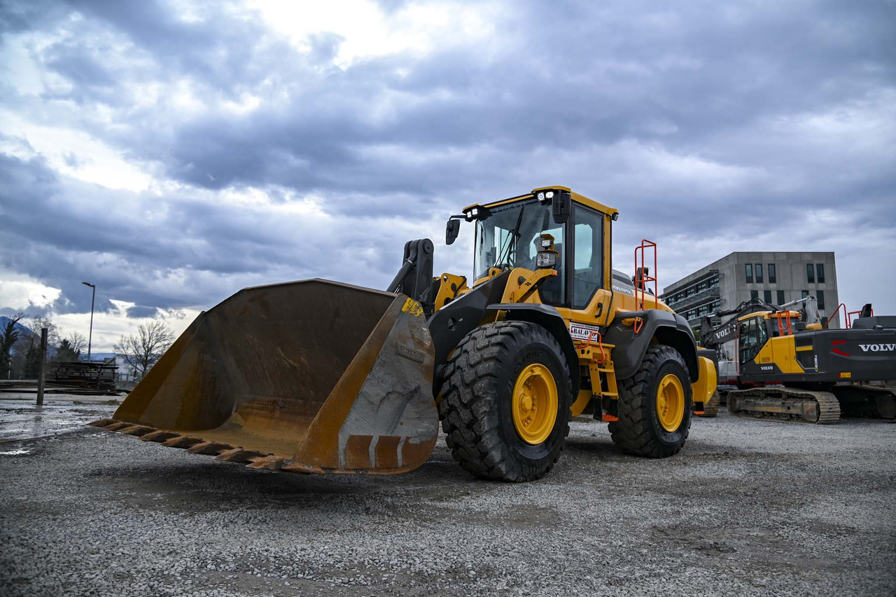 Volvo L120H - Wheel loader: picture 1 Volvo L120H - Wheel loader: picture 1