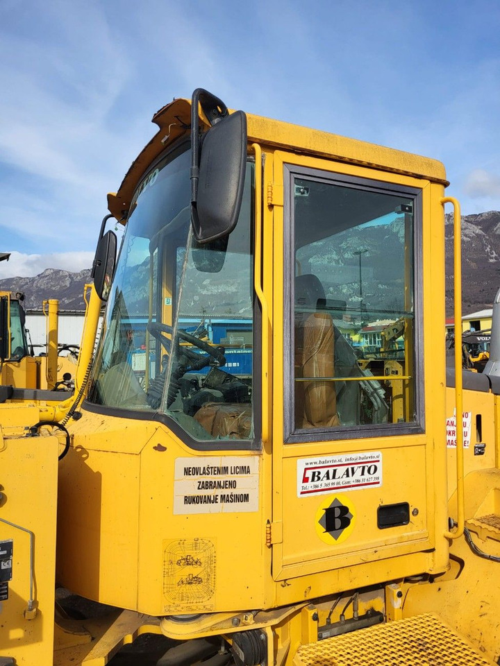 Volvo cabin 33369 - Cab for Wheel loader: picture 1 Volvo cabin 33369 - Cab for Wheel loader: picture 1