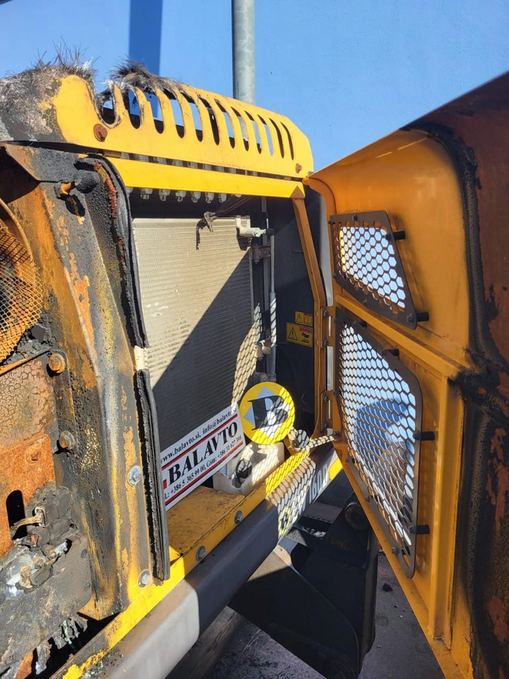 Volvo radiator 14614900 - Radiator for Excavator: picture 2 Volvo radiator 14614900 - Radiator for Excavator: picture 2