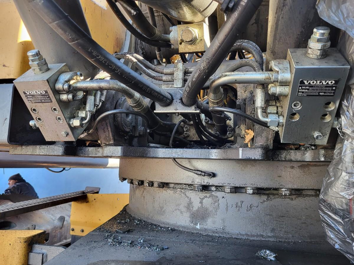 Volvo safety valve 14376540 - Hydraulic valve for Excavator: picture 4 Volvo safety valve 14376540 - Hydraulic valve for Excavator: picture 4