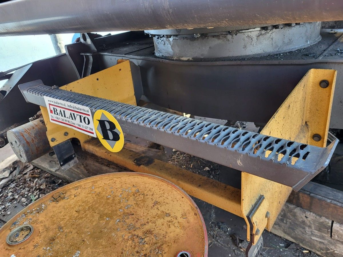 Volvo steps 14622725 - Footstep for Excavator: picture 2 Volvo steps 14622725 - Footstep for Excavator: picture 2