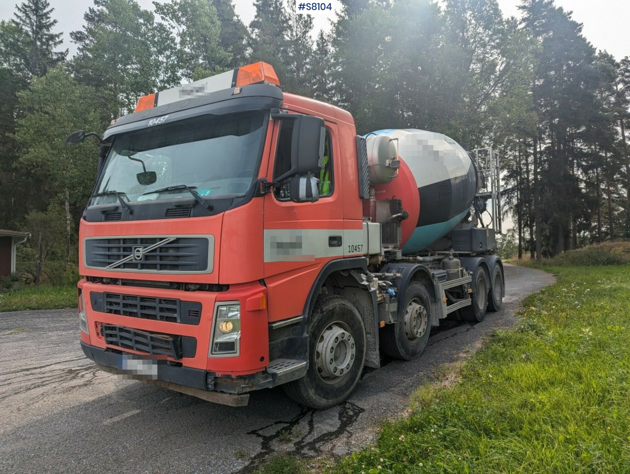Concrete truck Volvo FM400 8X4 (SEE VIDEO) - Concrete mixer truck: picture 2 Concrete truck Volvo FM400 8X4 (SEE VIDEO) - Concrete mixer truck: picture 2