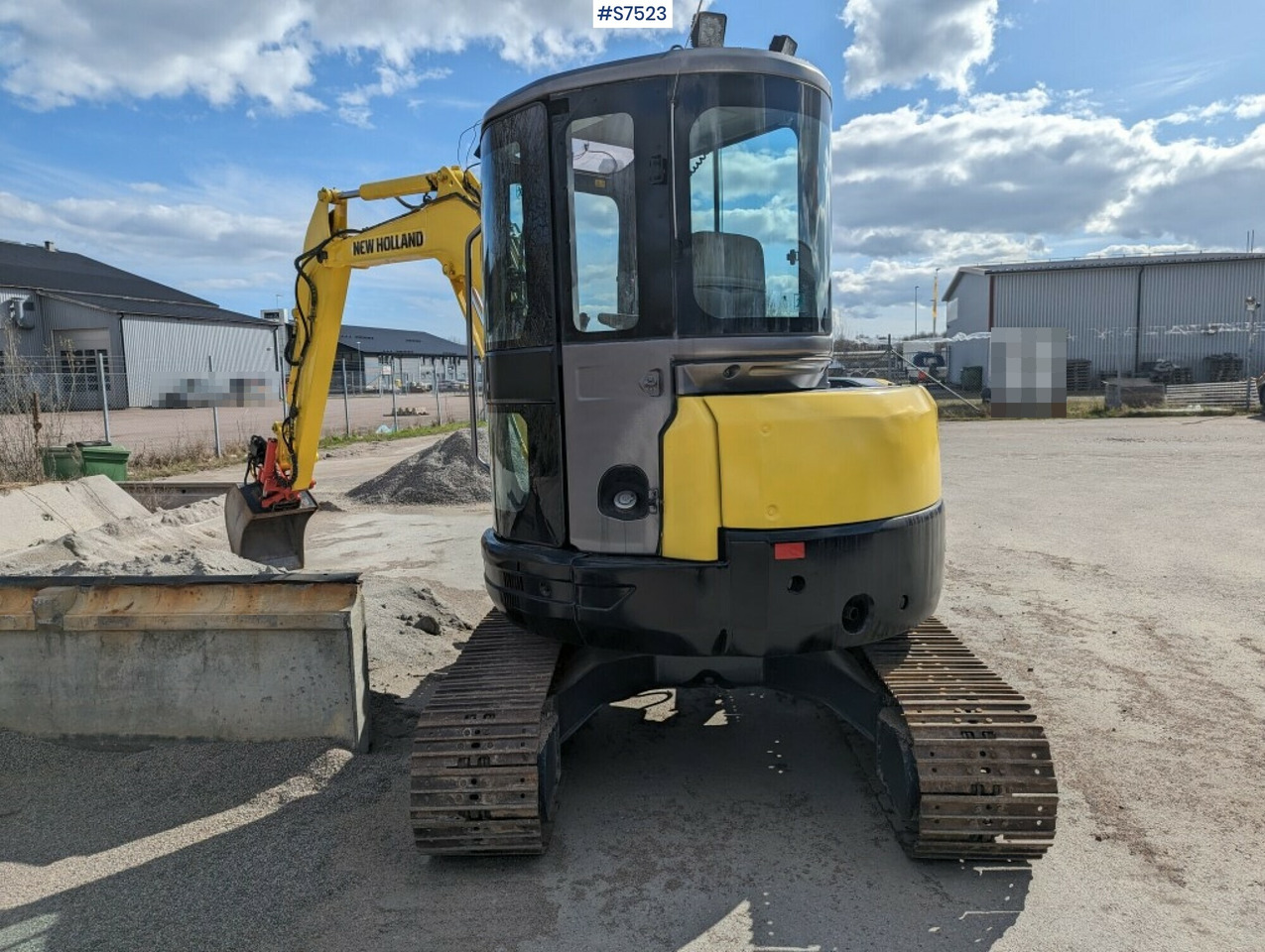 Excavator New Holland E502C with tilt bracket and bucket SEE VIDEO - Mini excavator: picture 4 Excavator New Holland E502C with tilt bracket and bucket SEE VIDEO - Mini excavator: picture 4