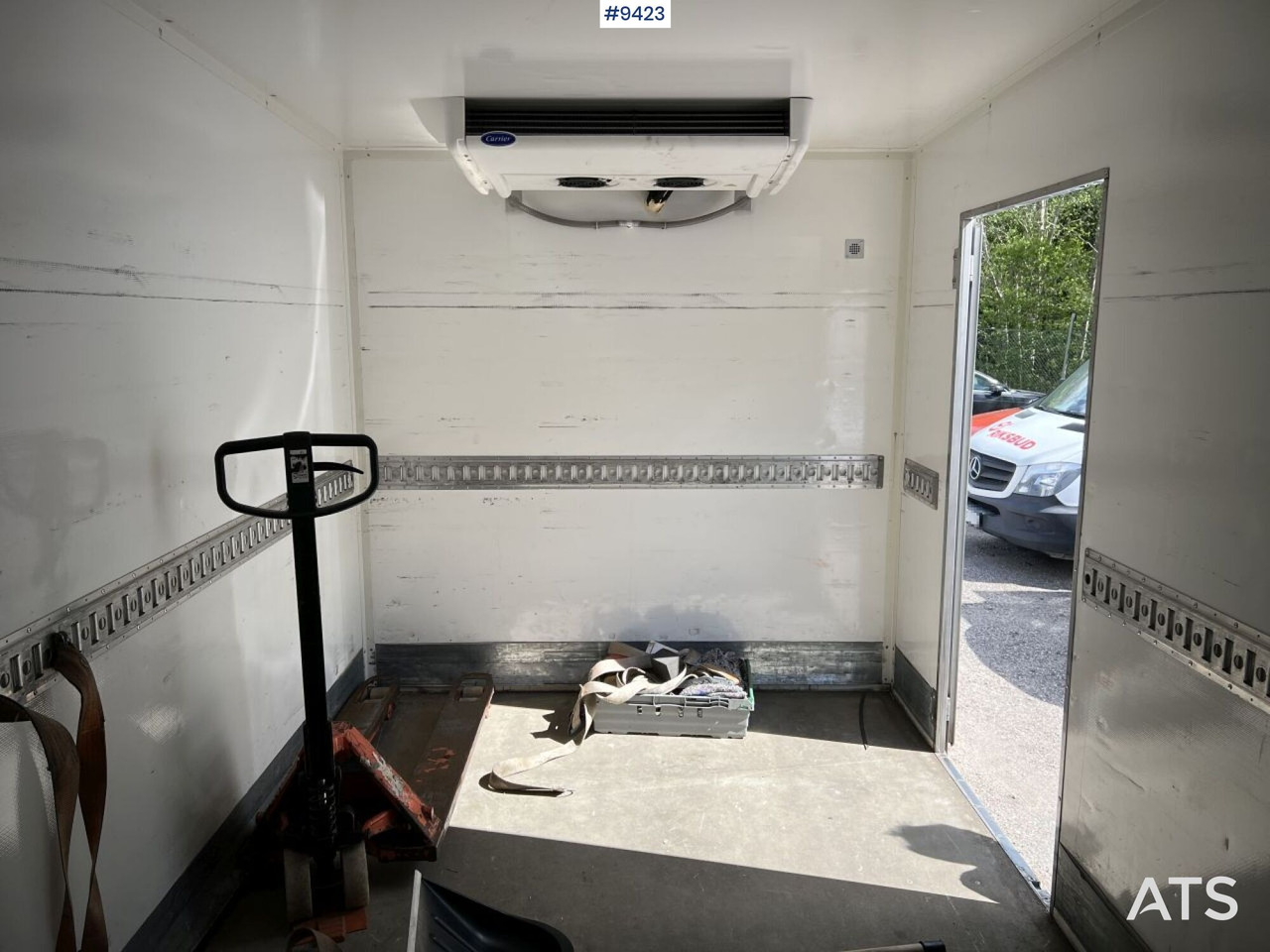 Box truck PEUGOT BOXER Box Truck with refrigeration unit and Tail Lift: picture 7