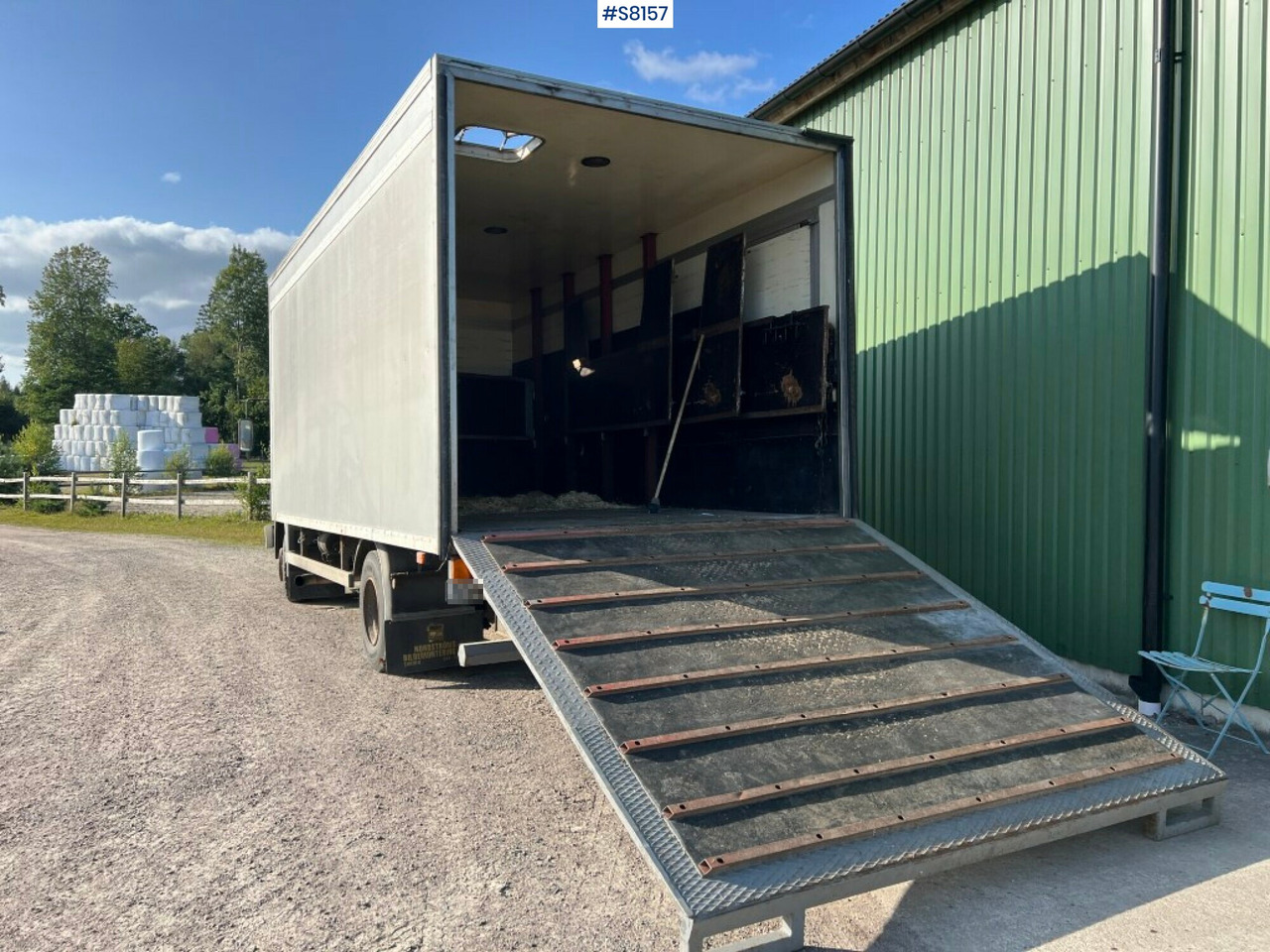 Rebuild boxtruck Volvo FL 608 to a horsetruck - SEE VIDEO - Horse truck: picture 4 Rebuild boxtruck Volvo FL 608 to a horsetruck - SEE VIDEO - Horse truck: picture 4