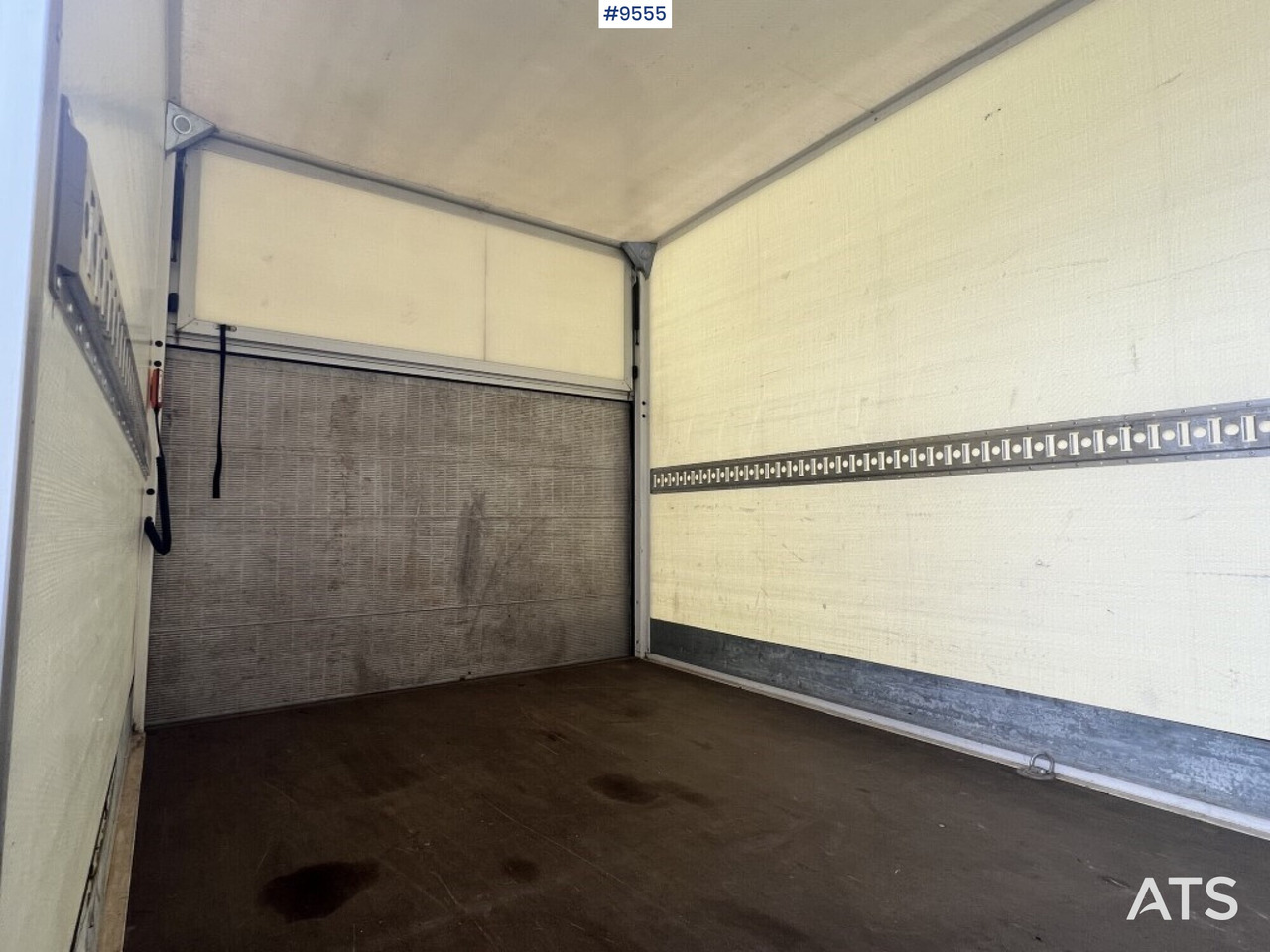 Closed box van Renault Master with tail lift: picture 6