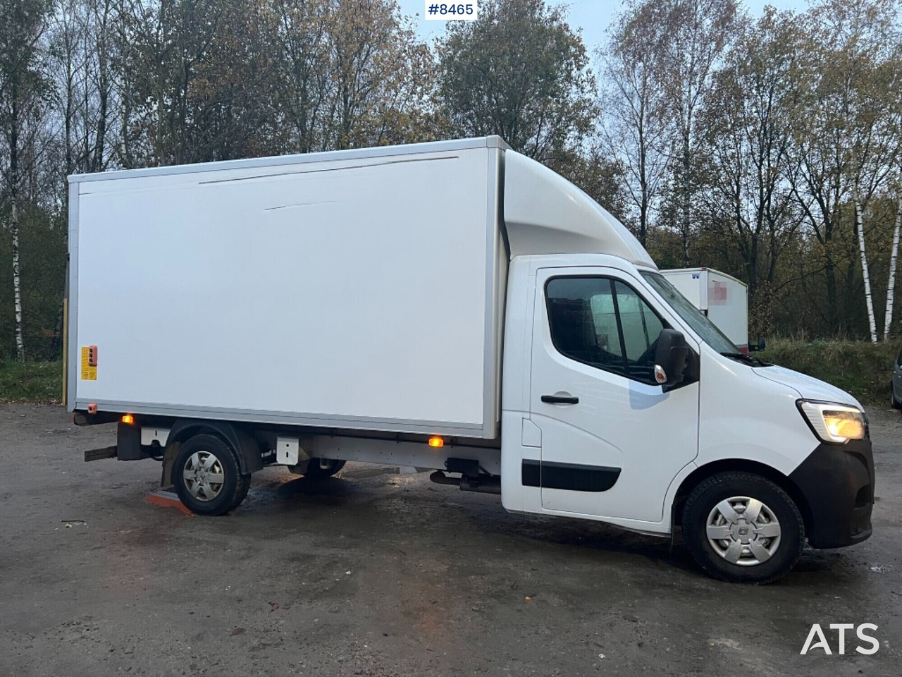 Renault master with tail lift - Closed box van: picture 3 Renault master with tail lift - Closed box van: picture 3