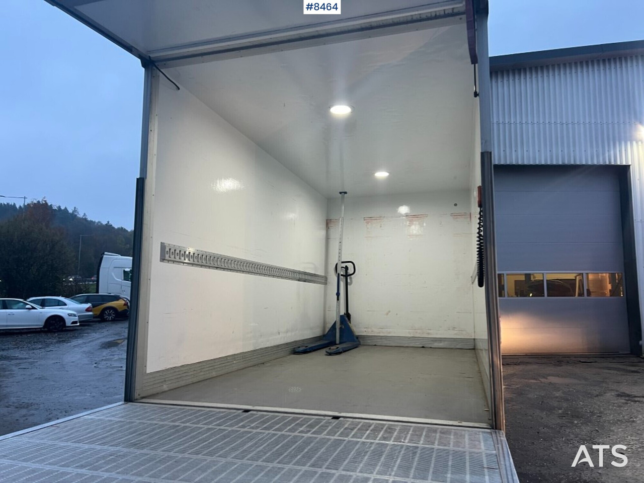 Renault master with tail lift - Closed box van: picture 4 Renault master with tail lift - Closed box van: picture 4