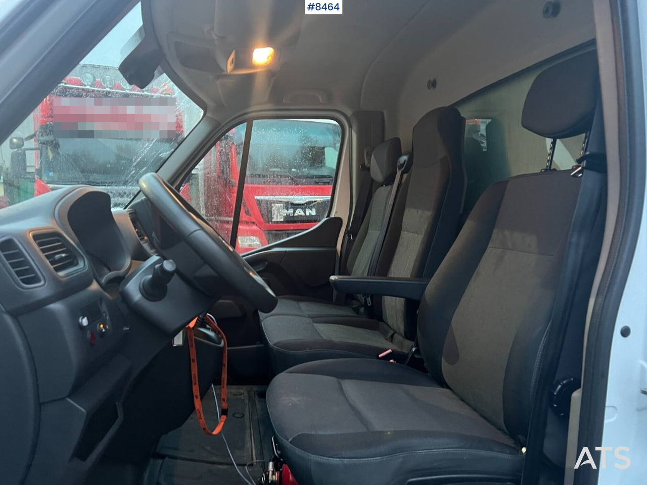 Renault master with tail lift - Closed box van: picture 5 Renault master with tail lift - Closed box van: picture 5