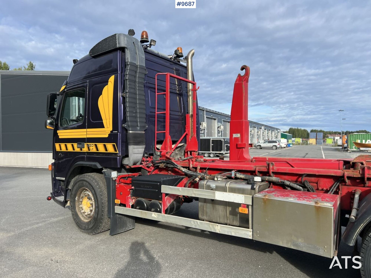 VOLVO FM-380 6*2 Truck with swap body (VIDEO) - Hook lift truck: picture 4 VOLVO FM-380 6*2 Truck with swap body (VIDEO) - Hook lift truck: picture 4