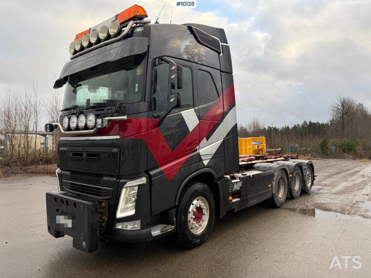 Volvo FH 8X4 Hook truck with plow and salt spreader - Hook lift truck: picture 1 Volvo FH 8X4 Hook truck with plow and salt spreader - Hook lift truck: picture 1