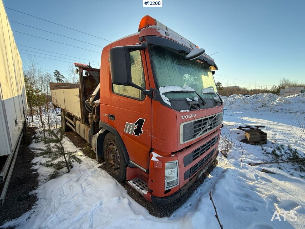 Volvo FM9 4X2 Flatbed truck with tail lift - Dropside/ Flatbed truck, Crane truck: picture 1 Volvo FM9 4X2 Flatbed truck with tail lift - Dropside/ Flatbed truck, Crane truck: picture 1