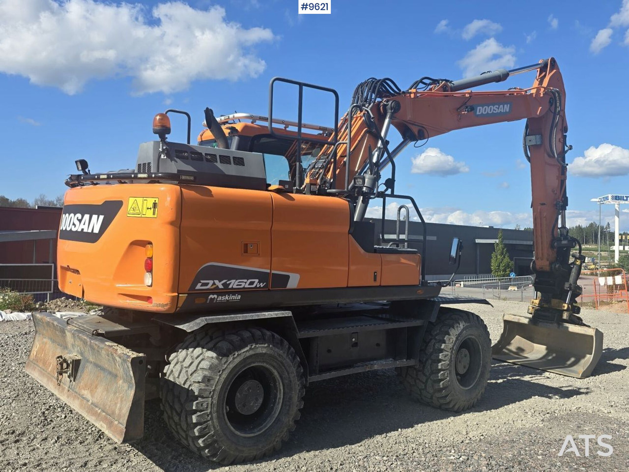 Wheeled Excavator Doosan DX160W with attachment and trailer - Wheel excavator: picture 4 Wheeled Excavator Doosan DX160W with attachment and trailer - Wheel excavator: picture 4