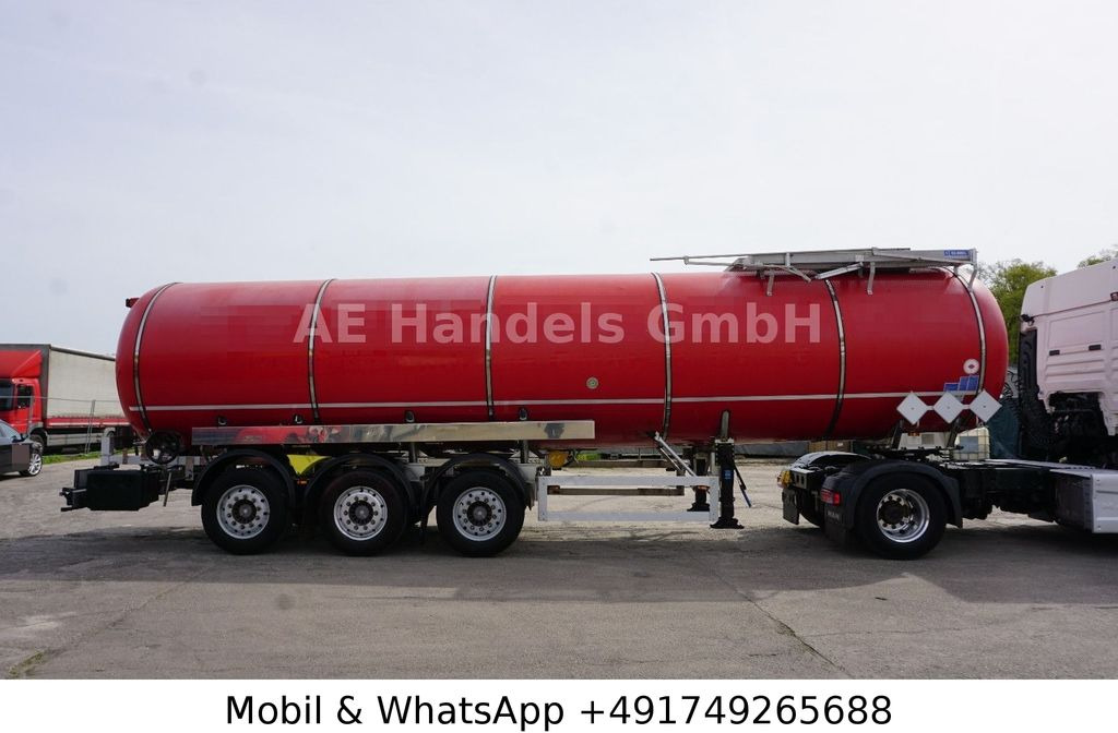 Feldbinder TSA 32.3 Aluminium Bitumen*ADR/32.000Ltr./3-Axle - Tanker semi-trailer: picture 2 Feldbinder TSA 32.3 Aluminium Bitumen*ADR/32.000Ltr./3-Axle - Tanker semi-trailer: picture 2