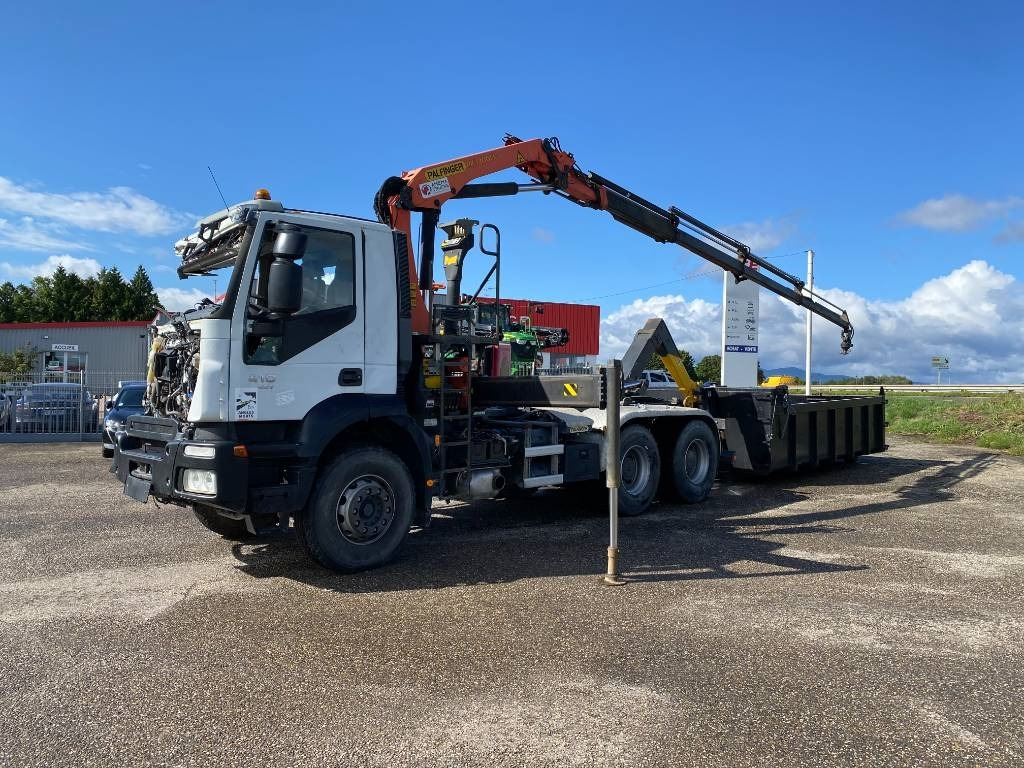 Iveco TRAKKER 410/EEV -PALFINGER PK13001-T18 endommagé - Hook lift truck: picture 4 Iveco TRAKKER 410/EEV -PALFINGER PK13001-T18 endommagé - Hook lift truck: picture 4