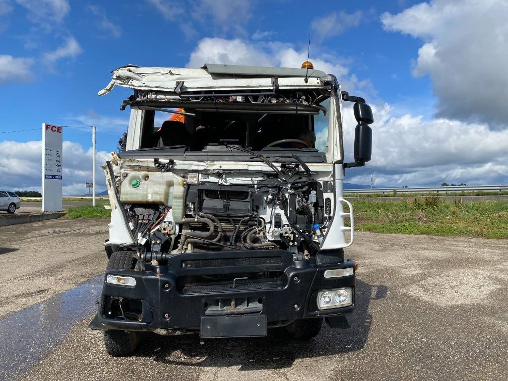 Iveco TRAKKER 410/EEV -PALFINGER PK13001-T18 endommagé - Hook lift truck: picture 5 Iveco TRAKKER 410/EEV -PALFINGER PK13001-T18 endommagé - Hook lift truck: picture 5