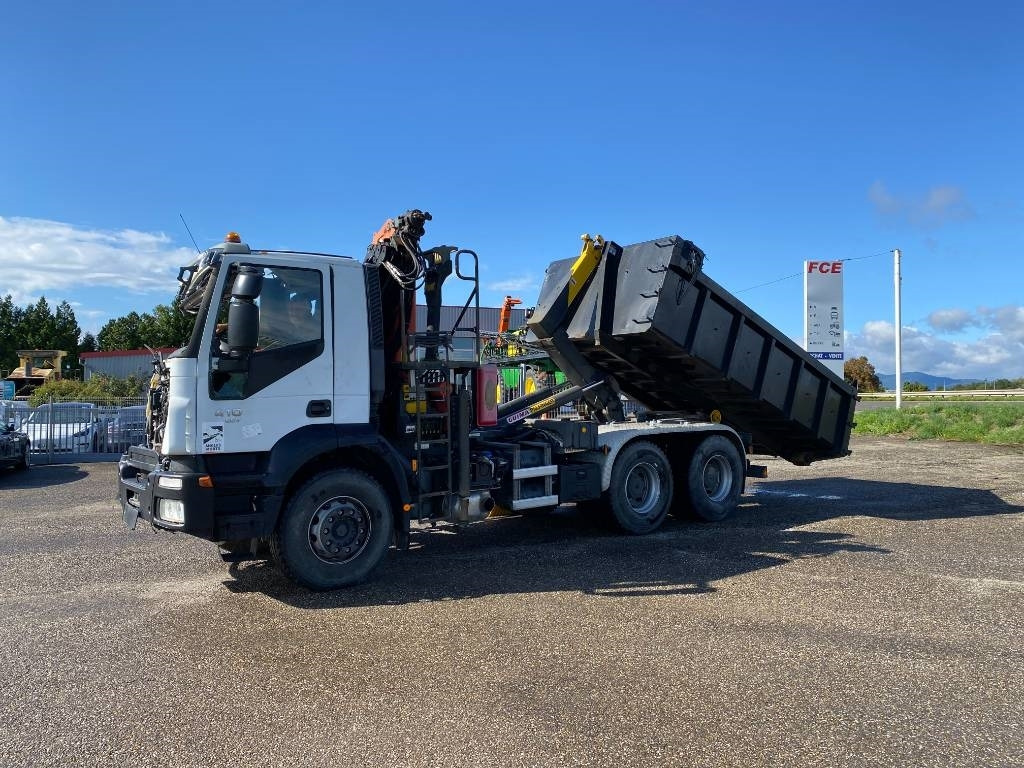 Iveco TRAKKER 410/EEV -PALFINGER PK13001-T18 endommagé - Hook lift truck: picture 2 Iveco TRAKKER 410/EEV -PALFINGER PK13001-T18 endommagé - Hook lift truck: picture 2