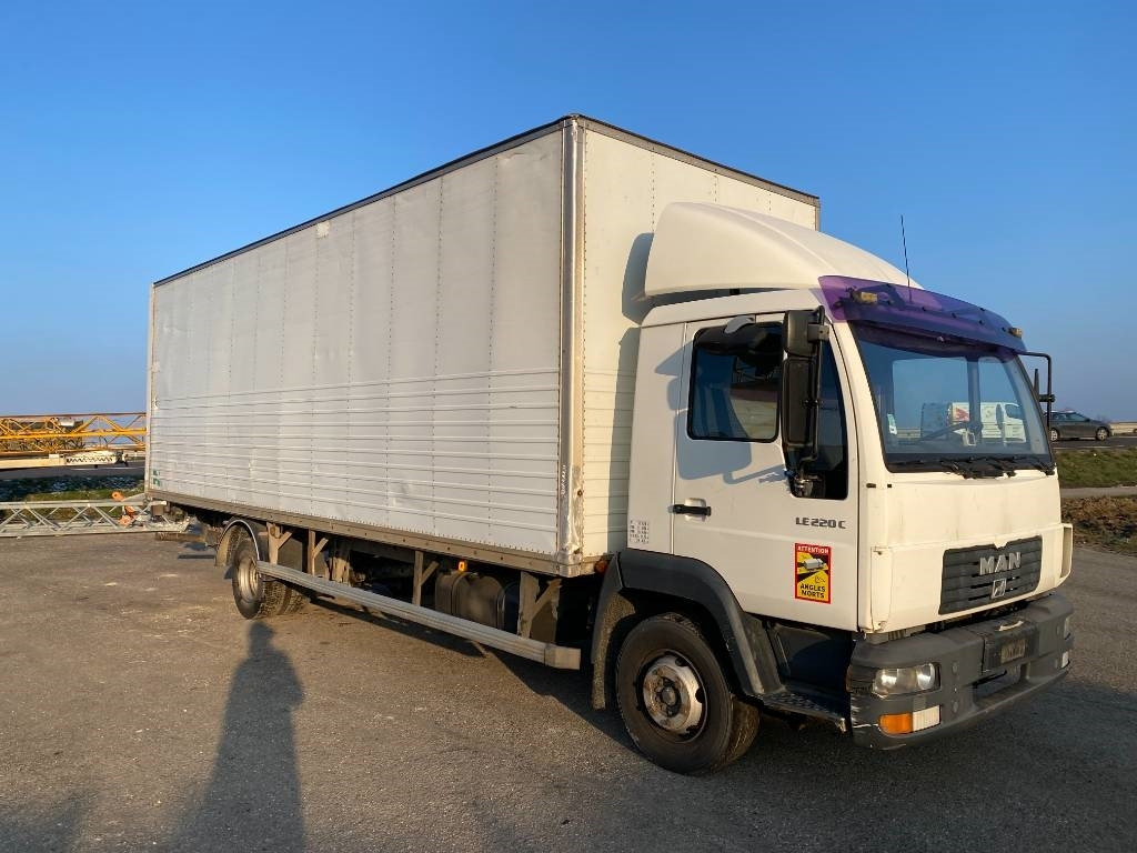 MAN LE 220C a Réparer - Box truck: picture 3 MAN LE 220C a Réparer - Box truck: picture 3