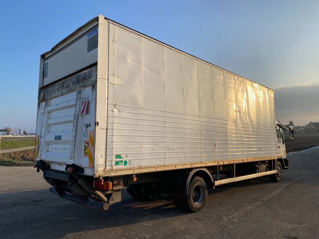 MAN LE 220C a Réparer - Box truck: picture 4 MAN LE 220C a Réparer - Box truck: picture 4