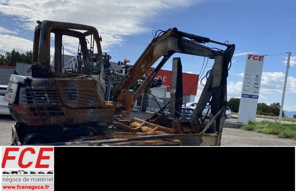 Takeuchi TB 250 + Brise roche et Godets endommagée - Mini excavator: picture 1 Takeuchi TB 250 + Brise roche et Godets endommagée - Mini excavator: picture 1