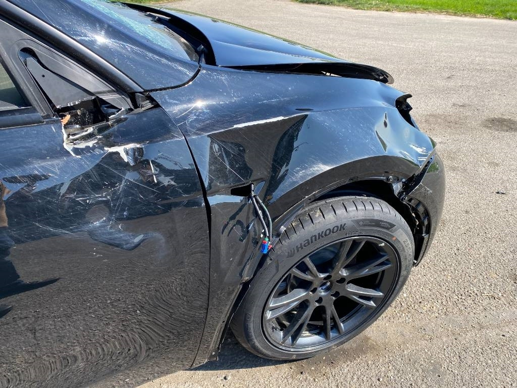 Sedan Tesla Model Y RWD/Origine Française endommagée: picture 24