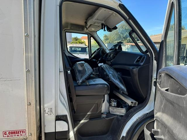 Iveco 70C180 CAISSE HAYON - Closed box van: picture 4 Iveco 70C180 CAISSE HAYON - Closed box van: picture 4