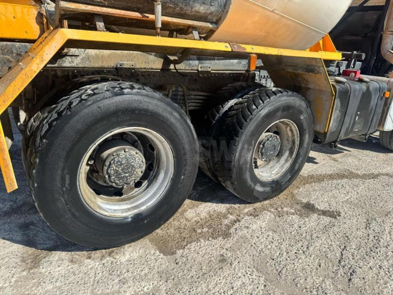 Concrete mixer truck MAN TGA 26.350: picture 6
