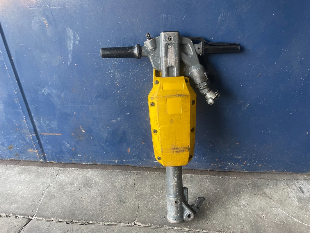 Atlas Copco RTEX15 - Hydraulic hammer: picture 1 Atlas Copco RTEX15 - Hydraulic hammer: picture 1
