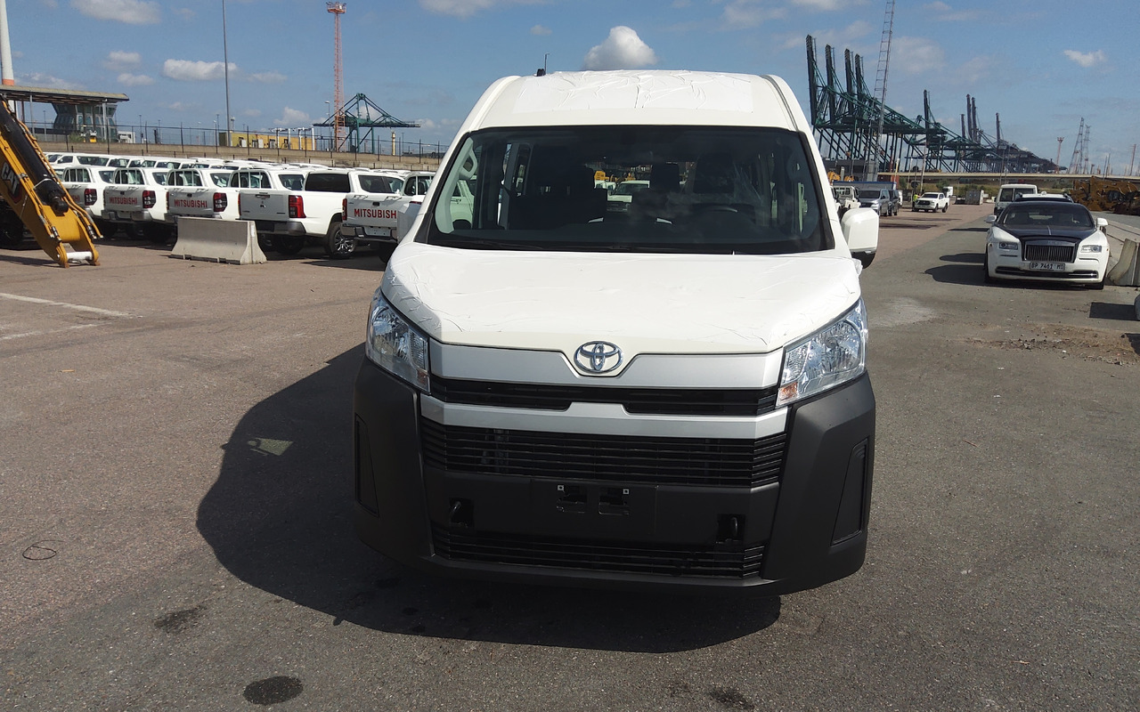 Toyota Hiace HIGH ROOF / TOIT HAUT 3.5L Petrol Manual - Minibus, Passenger van: picture 2 Toyota Hiace HIGH ROOF / TOIT HAUT 3.5L Petrol Manual - Minibus, Passenger van: picture 2