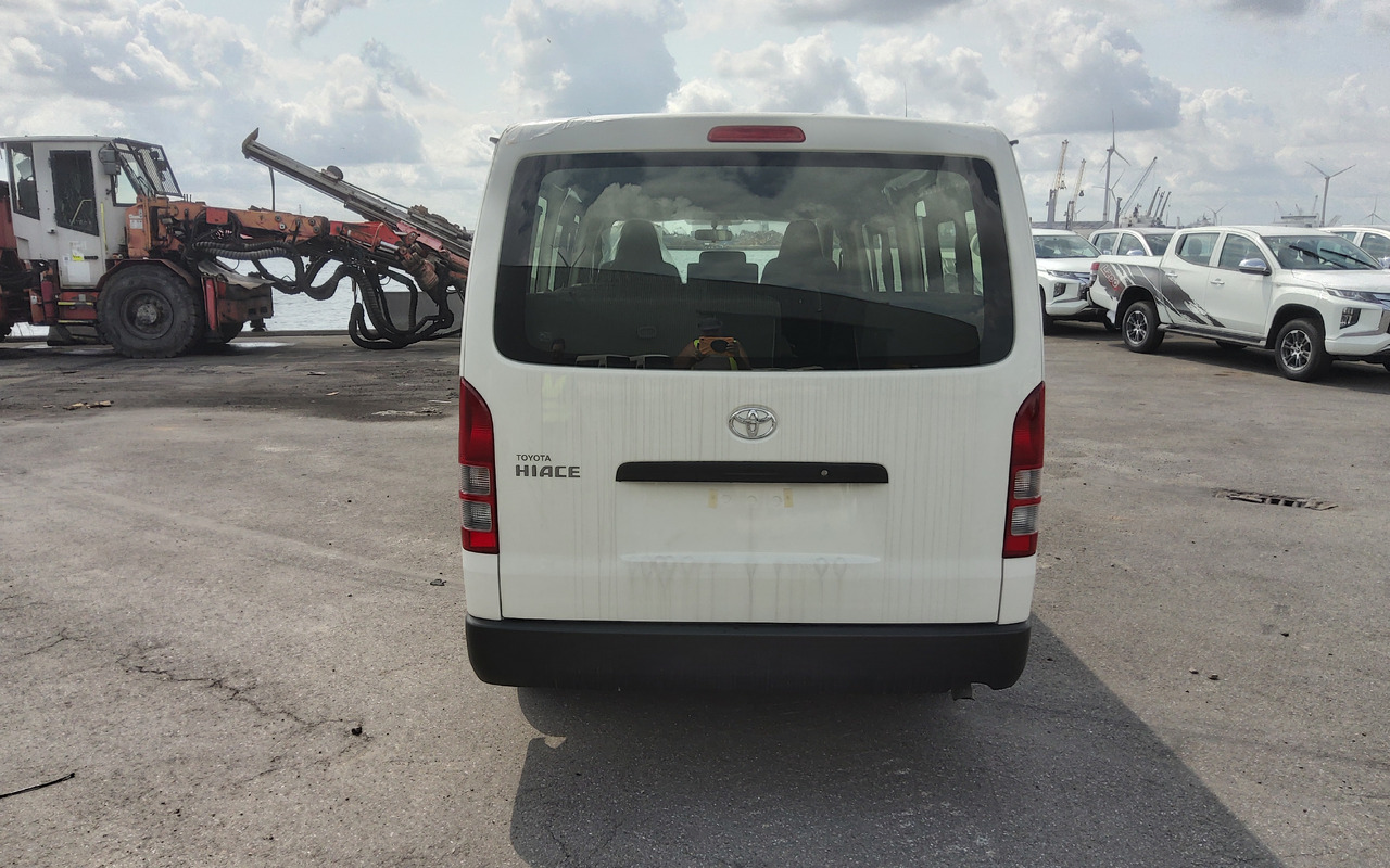 Toyota Hiace STANDARD ROOF 2.5L Diesel Manual - Minibus, Passenger van: picture 5 Toyota Hiace STANDARD ROOF 2.5L Diesel Manual - Minibus, Passenger van: picture 5