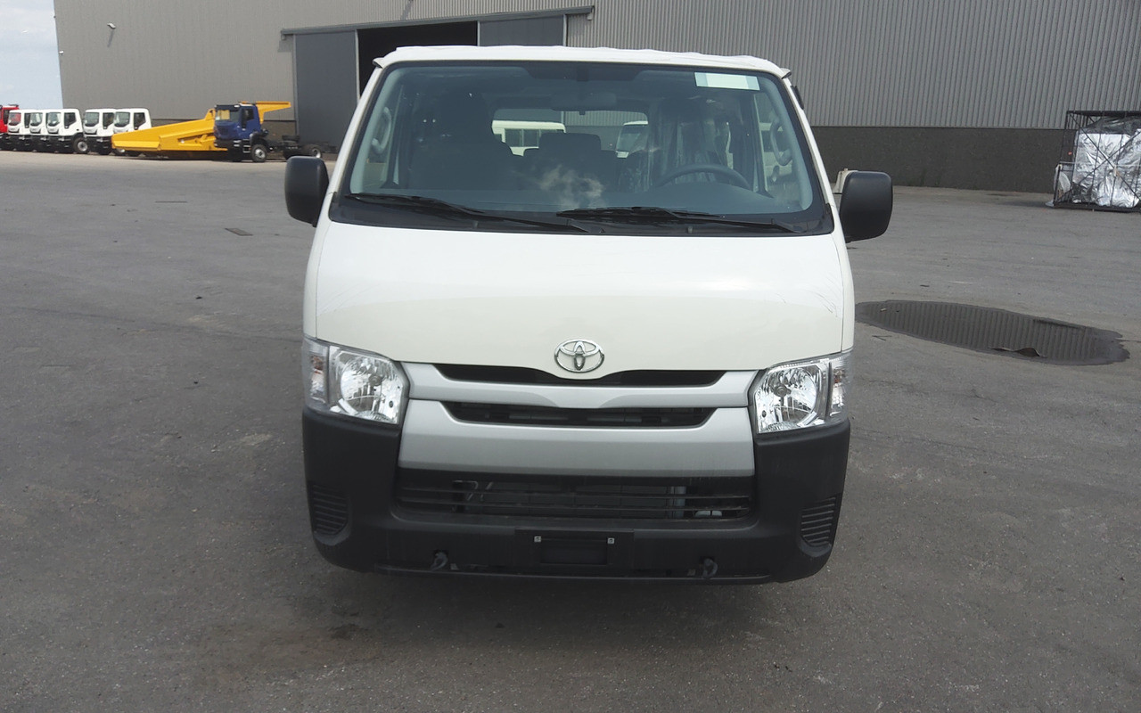 Toyota Hiace STANDARD ROOF 2.5L Diesel Manual - Minibus, Passenger van: picture 2 Toyota Hiace STANDARD ROOF 2.5L Diesel Manual - Minibus, Passenger van: picture 2