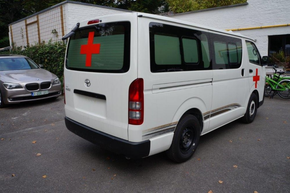 Toyota Hiace STANDARD ROOF ambulance 2.5L Diesel Manual - Minibus, Passenger van: picture 4 Toyota Hiace STANDARD ROOF ambulance 2.5L Diesel Manual - Minibus, Passenger van: picture 4