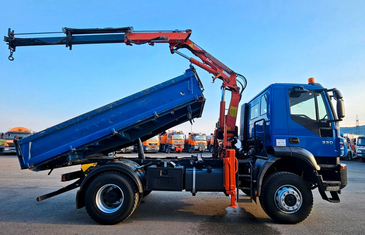 Iveco Trakker 190T33 4x4 Euro5 Kran Atlas 120.2E Funk - Tipper, Crane truck: picture 2 Iveco Trakker 190T33 4x4 Euro5 Kran Atlas 120.2E Funk - Tipper, Crane truck: picture 2