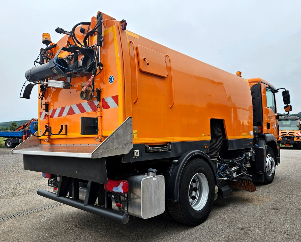 MAN TGM 18.250 Euro6 BROCK SL200 L+R Aufbaumotor - Road sweeper: picture 5 MAN TGM 18.250 Euro6 BROCK SL200 L+R Aufbaumotor - Road sweeper: picture 5