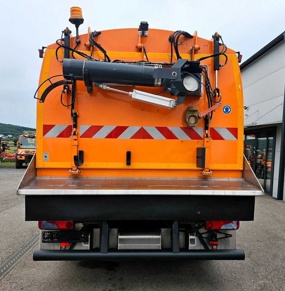 MAN TGM 18.250 Euro6 BROCK SL200 L+R Aufbaumotor - Road sweeper: picture 4 MAN TGM 18.250 Euro6 BROCK SL200 L+R Aufbaumotor - Road sweeper: picture 4