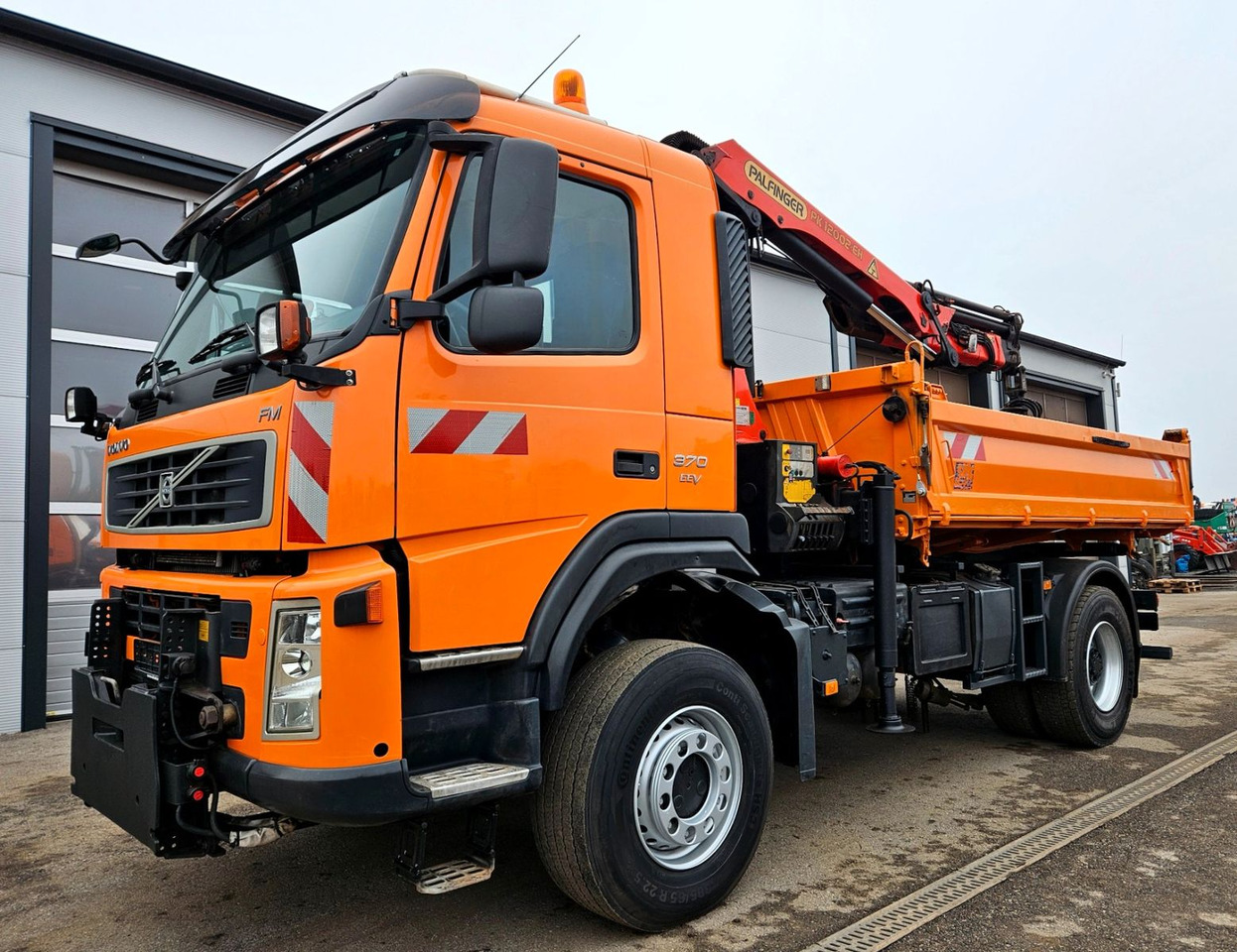 Volvo FM 370 4x4 Palfinger PK12002 Funk Kran EEV - Tipper, Crane truck: picture 4 Volvo FM 370 4x4 Palfinger PK12002 Funk Kran EEV - Tipper, Crane truck: picture 4