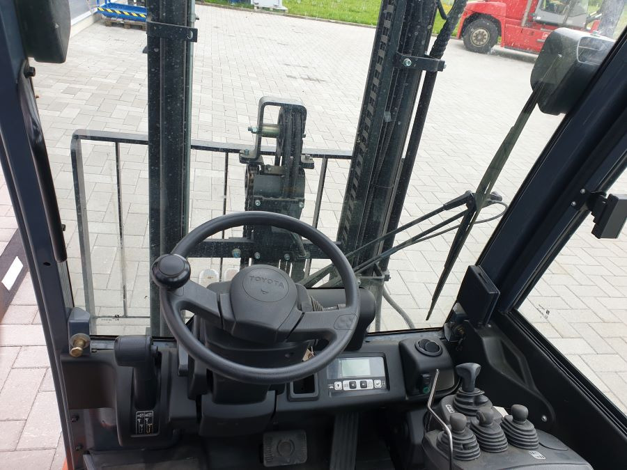 Toyota 8FBMT16 - Electric forklift: picture 4 Toyota 8FBMT16 - Electric forklift: picture 4