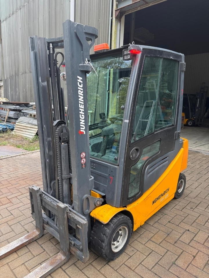 JUNGHEINRICH EFG320 - Electric forklift: picture 1 JUNGHEINRICH EFG320 - Electric forklift: picture 1