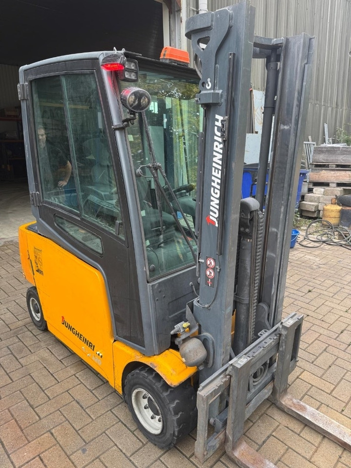 JUNGHEINRICH EFG320 - Electric forklift: picture 2 JUNGHEINRICH EFG320 - Electric forklift: picture 2