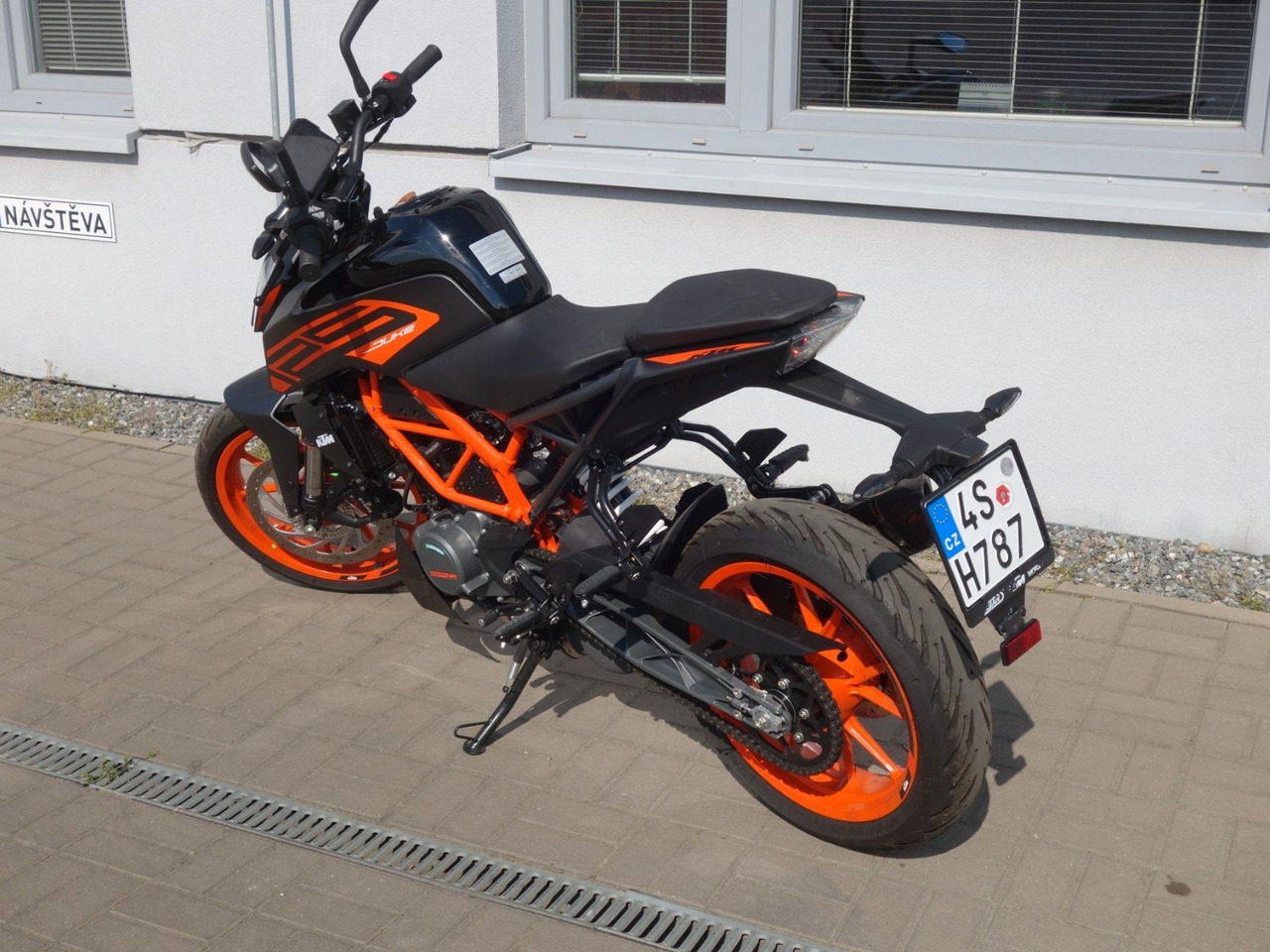 KTM Duke 125 Original 905 km !!! - Motorcycle: picture 4 KTM Duke 125 Original 905 km !!! - Motorcycle: picture 4