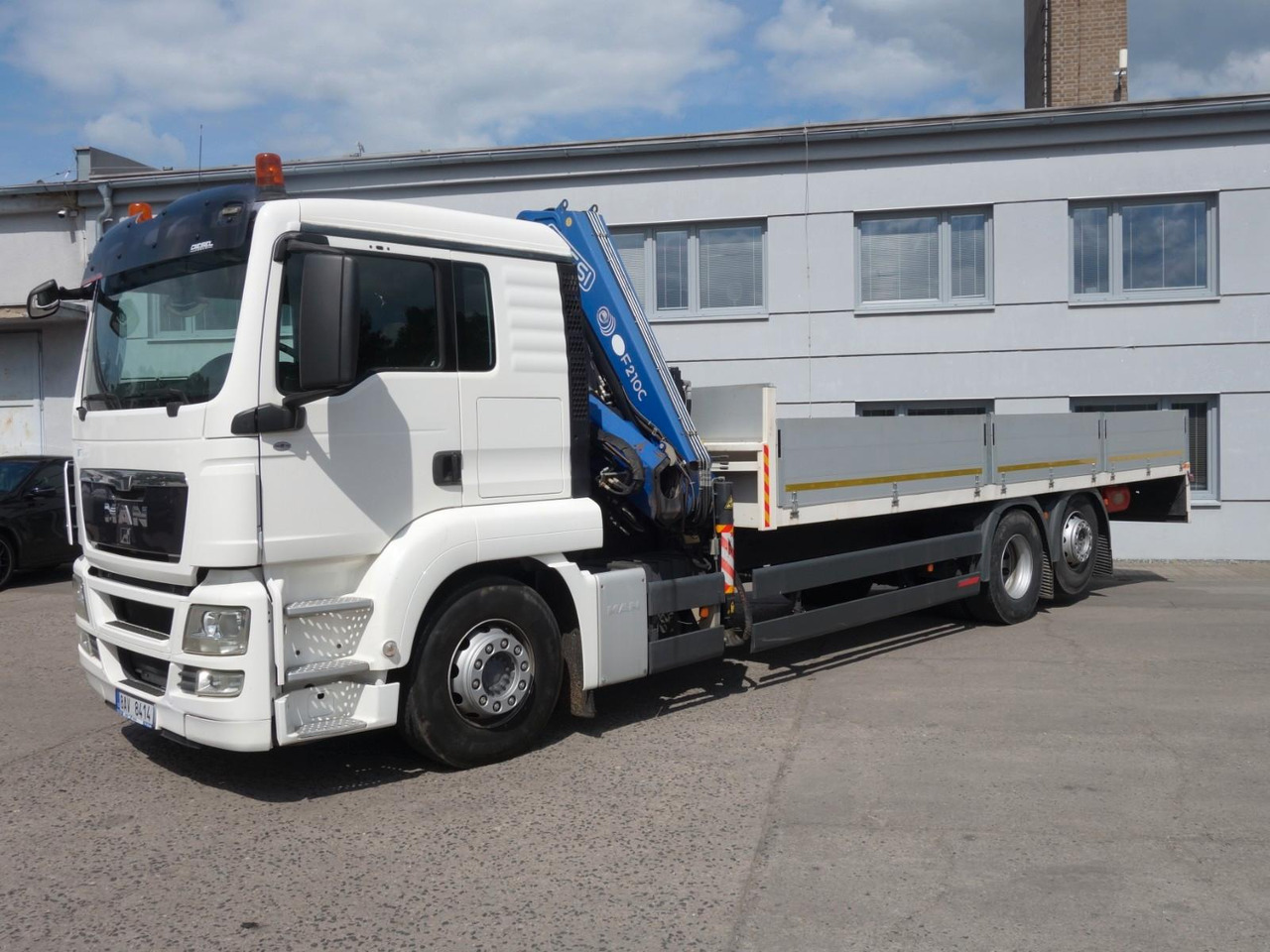 MAN TGS 26.360 FG 6x2 mit Fassi F210C - Dropside/ Flatbed truck, Crane truck: picture 1 MAN TGS 26.360 FG 6x2 mit Fassi F210C - Dropside/ Flatbed truck, Crane truck: picture 1