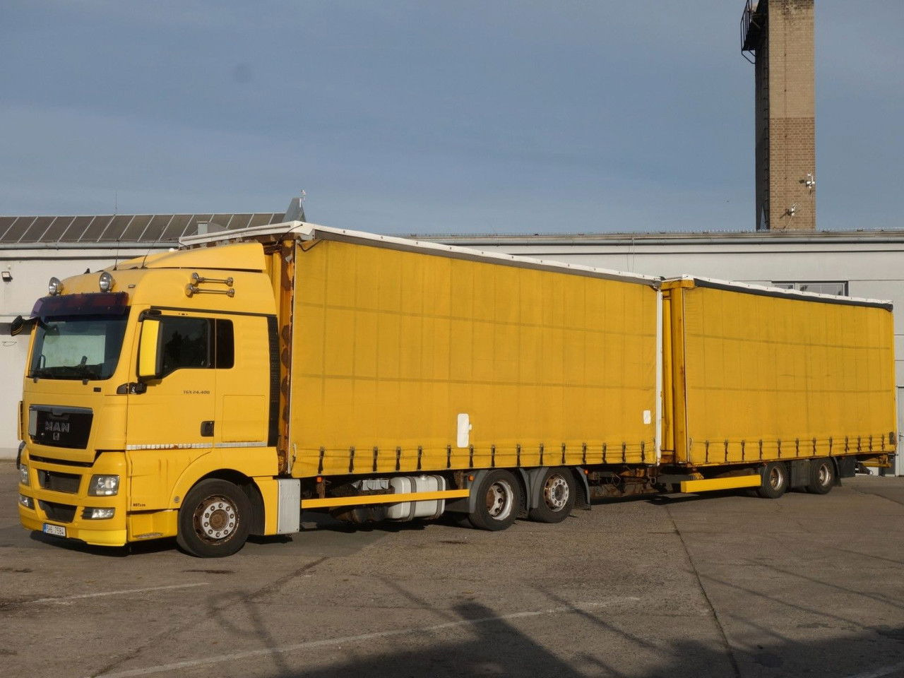 MAN TGX 24.400 EEV 6x2 + Anhänger Krone 120m3 - Curtain side truck: picture 1 MAN TGX 24.400 EEV 6x2 + Anhänger Krone 120m3 - Curtain side truck: picture 1