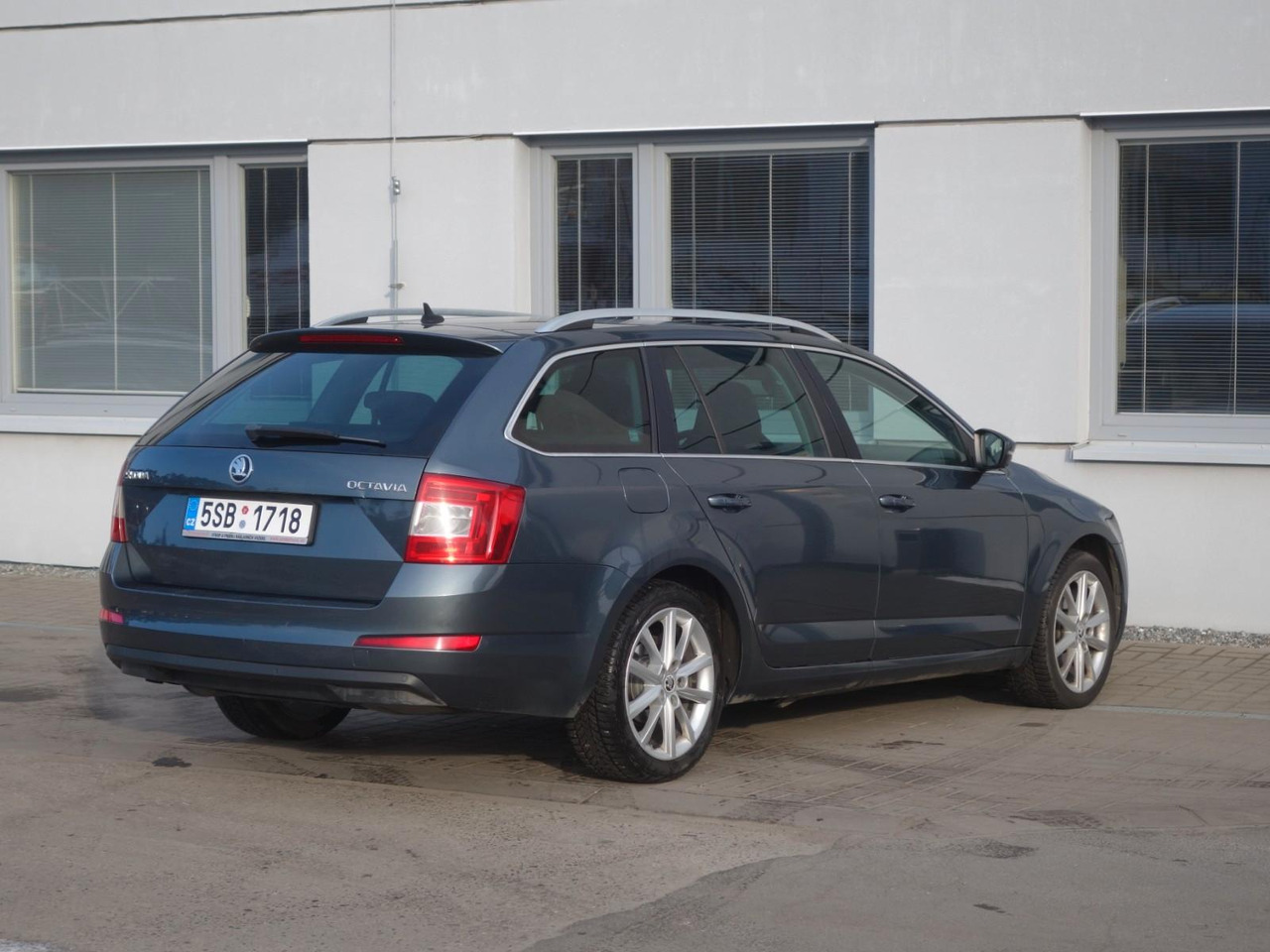 Skoda Octavia Combi Sport Line, 2.0 TDi DSG, Webasto - Estate car: picture 5 Skoda Octavia Combi Sport Line, 2.0 TDi DSG, Webasto - Estate car: picture 5