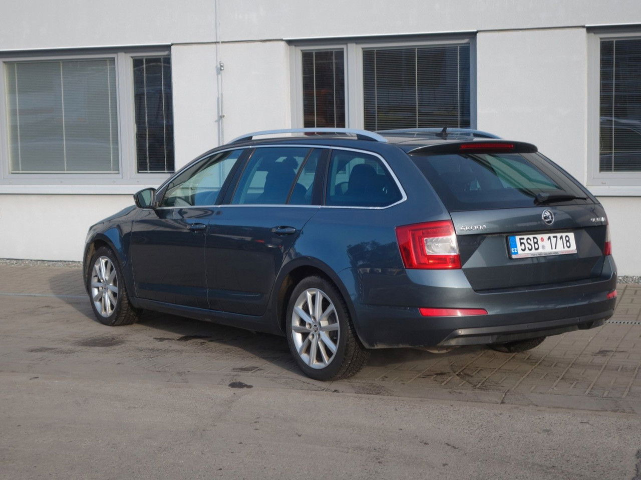 Škoda Octavia Combi Sport Line, 2.0 TDi DSG, Webasto - Estate car: picture 4 Škoda Octavia Combi Sport Line, 2.0 TDi DSG, Webasto - Estate car: picture 4