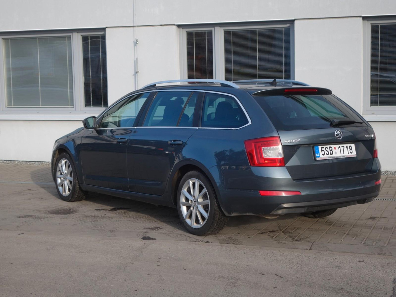 Skoda Octavia Combi Sport Line, 2.0 TDi DSG, Webasto - Estate car: picture 4 Skoda Octavia Combi Sport Line, 2.0 TDi DSG, Webasto - Estate car: picture 4
