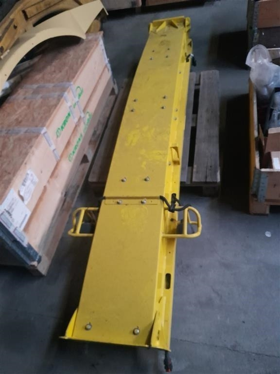 John Deere 8400 Tud - Tedding equipment: picture 1 John Deere 8400 Tud - Tedding equipment: picture 1