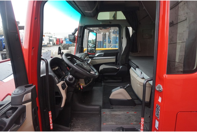 MAN F99L41 TGX XXL EURO6 81.60000-7925 - Cab and interior for Truck: picture 5 MAN F99L41 TGX XXL EURO6 81.60000-7925 - Cab and interior for Truck: picture 5