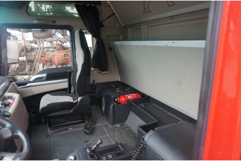 Cab and interior for Truck MAN F99L41 TGX XXL EURO6 81.60000-7925: picture 8