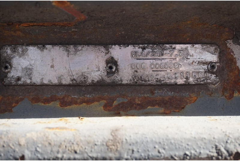 Mercedes-Benz VL4/29D-7.5 - Front axle for Truck: picture 2 Mercedes-Benz VL4/29D-7.5 - Front axle for Truck: picture 2